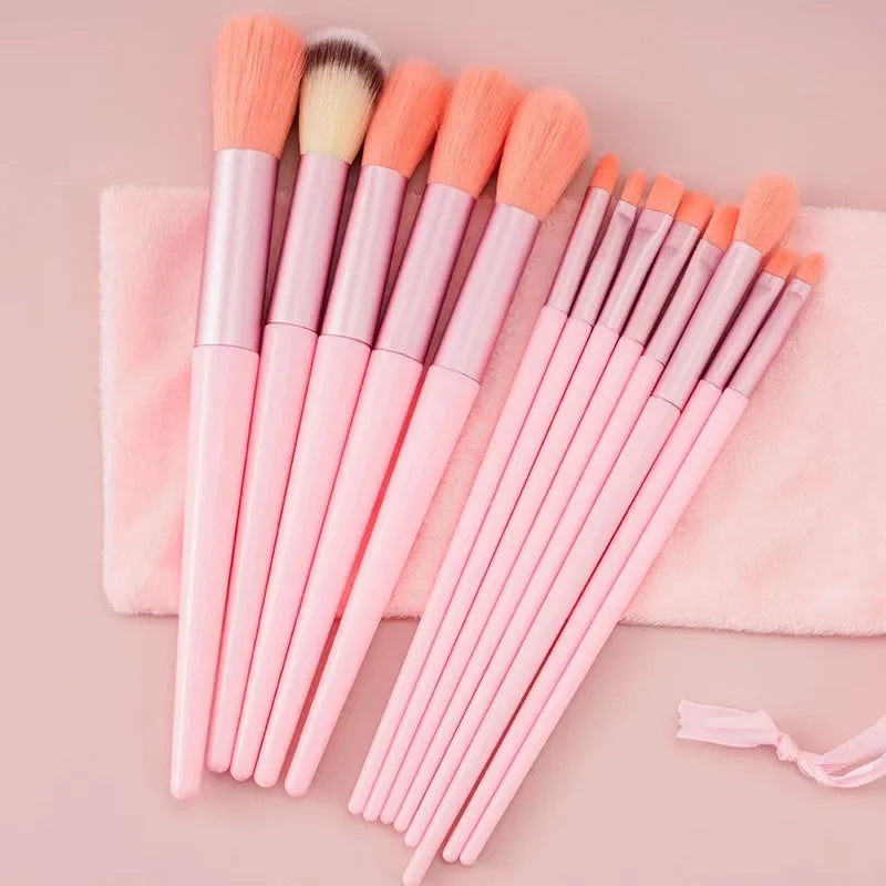 Set de brochas de maquillaje: herramientas completas para una aplicación impecable
